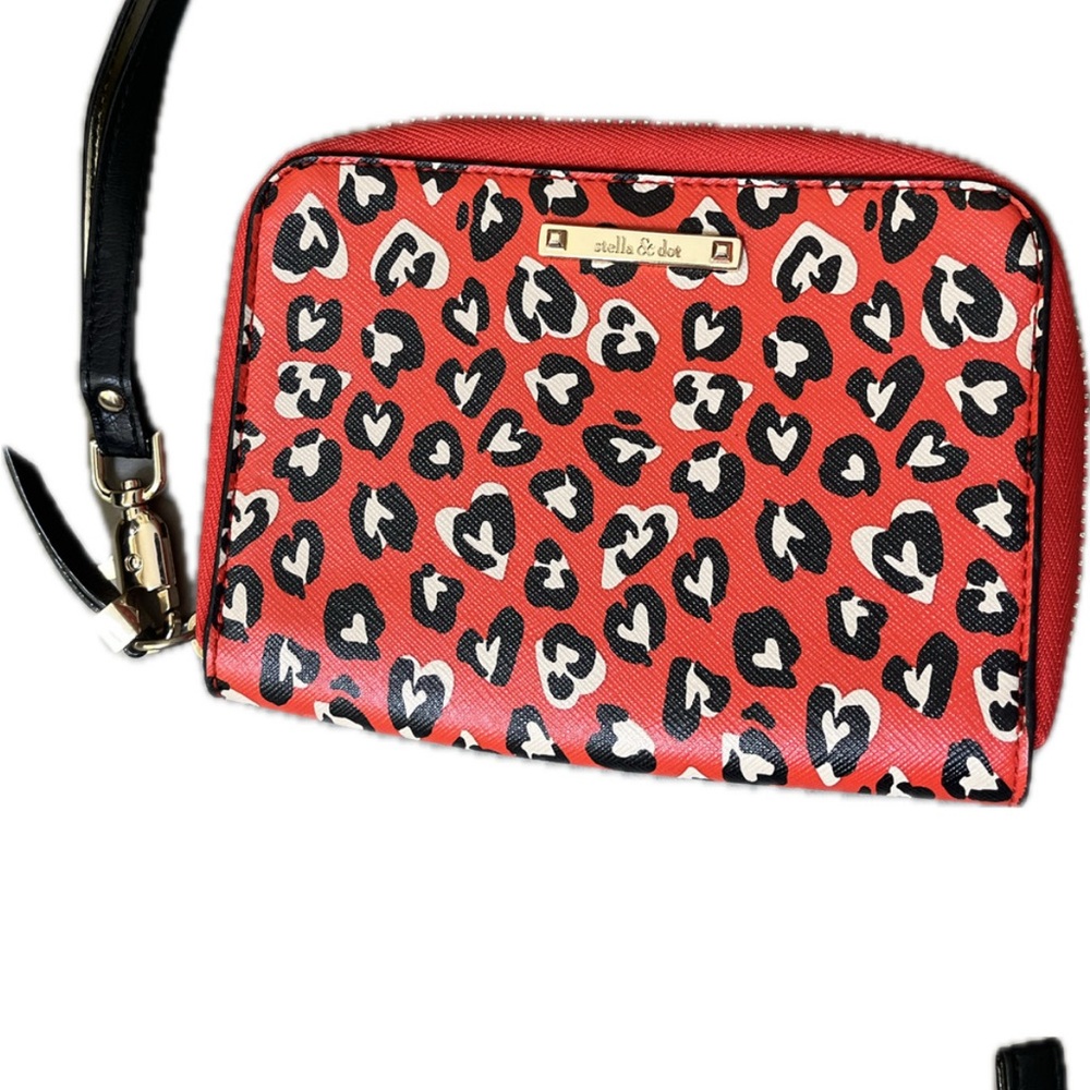 Darling new Stella & Dot original wristlet with removable key chain. Love this!!